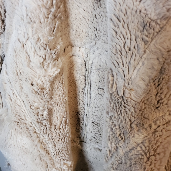 Jones New York Small Suade & Faux Fur Coat. - Picture 13 of 13